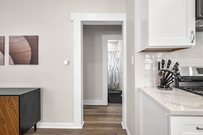 Building Photo - 1215 N Warman Ave