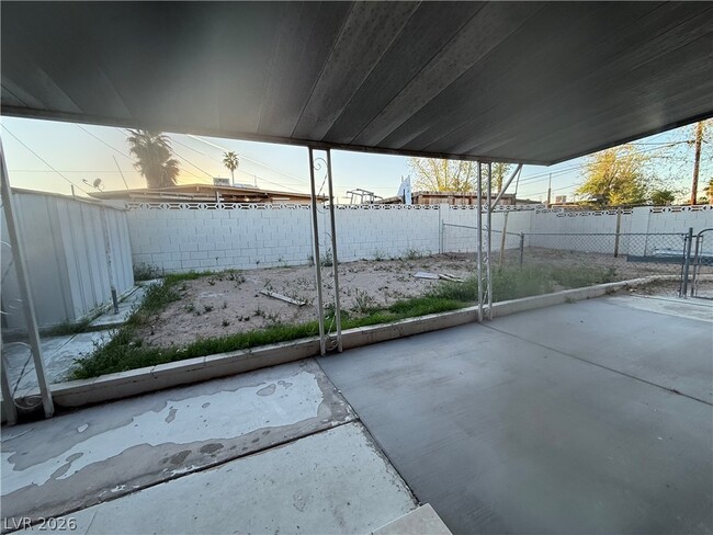 Building Photo - 2300 Pardee Pl