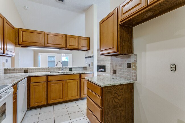 Building Photo - Charming 3-bedroom, 2 bath home in desirab...