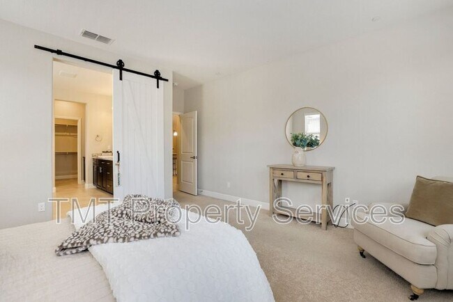 Building Photo - 1141 Vista Verde Dr