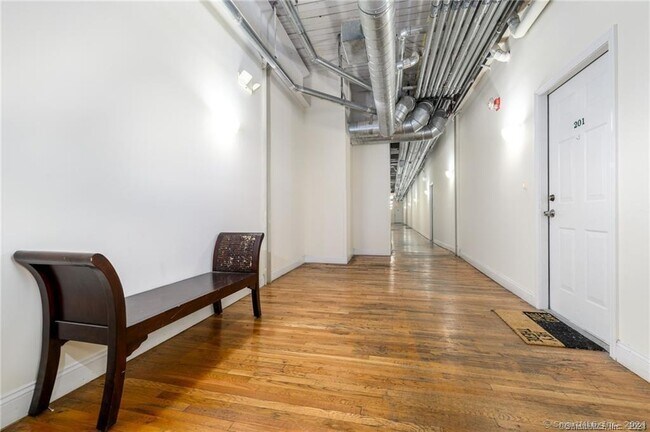 Building Photo - 390 Charles St