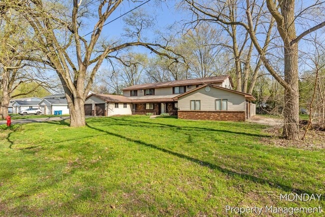 Building Photo - 143 Gaines St SE