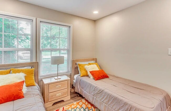 Building Photo - 208 E Columbus St