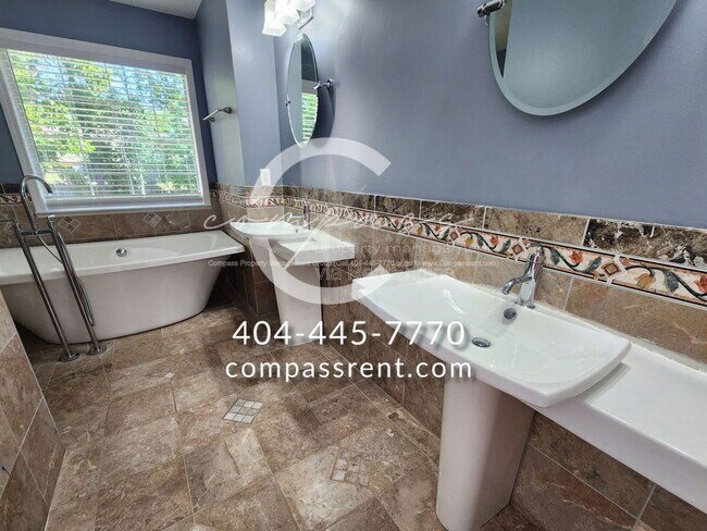 Building Photo - 2277 Wickingham Dr NE