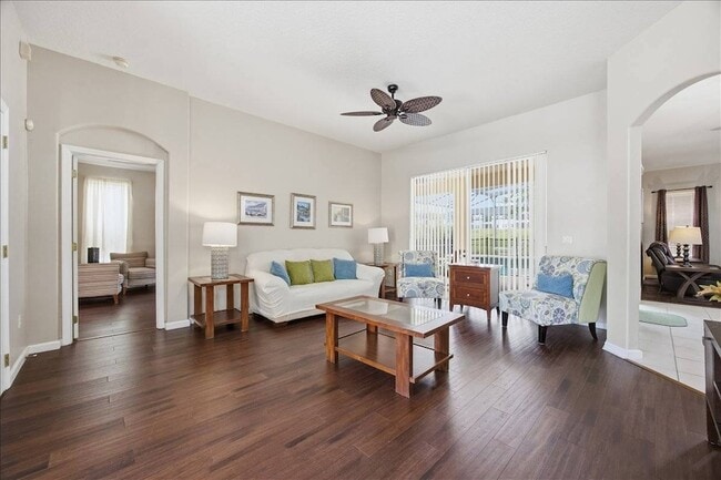 Building Photo - 722 Brighton Dr