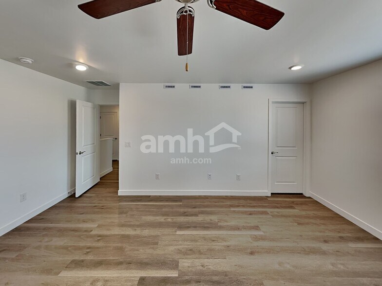 Building Photo - 6477 E Paseo Baranda