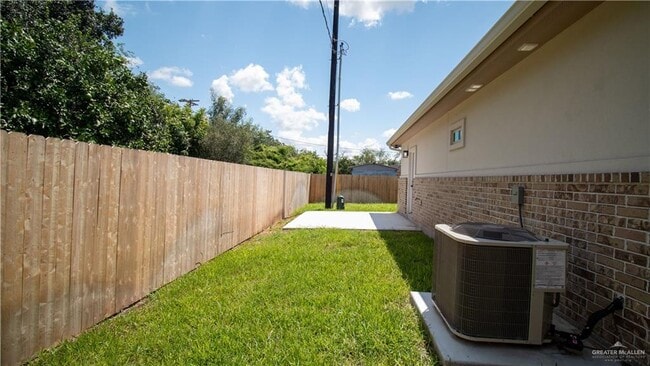 Building Photo - 25 E Jessamine Ave