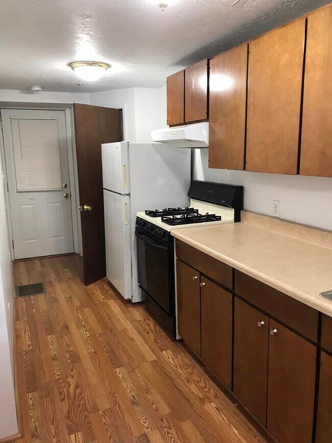 Building Photo - 112 Rockwood Ave