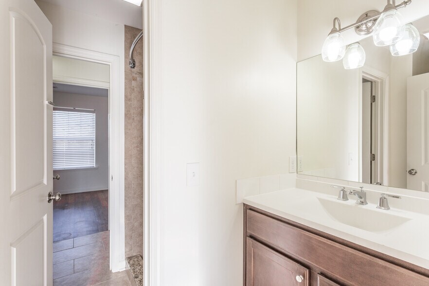 Building Photo - 274 Trunk St NE