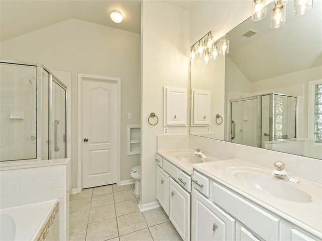 Building Photo - 11 Troon Dr