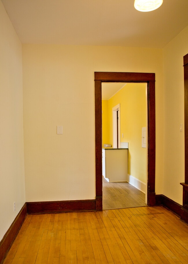 Building Photo - 225 Buell St