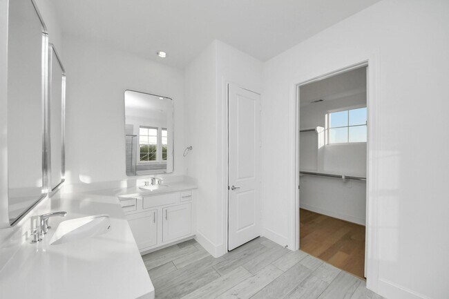 Building Photo - 4005 Woodshire Vlg Ests