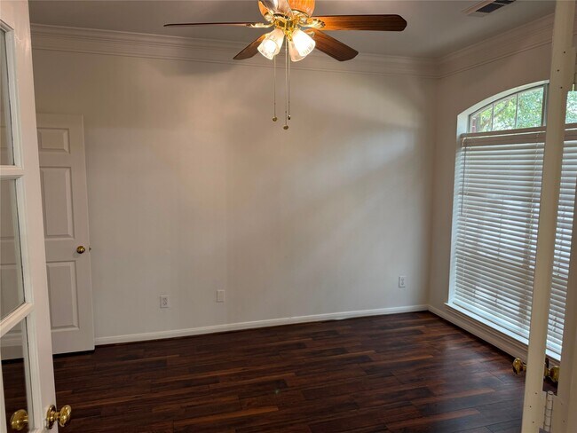 Building Photo - 1103 Glendale Dr
