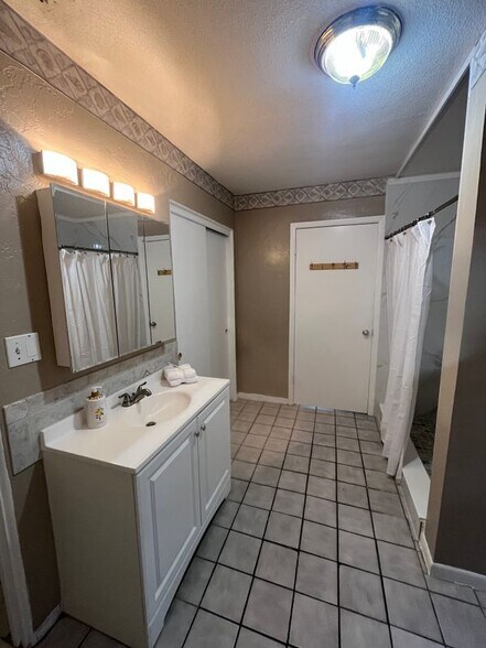 Building Photo - 6514 34th Ave N