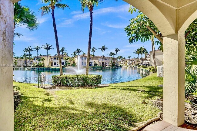 Building Photo - 21032 NE 32nd Ave