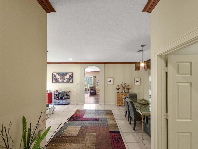 Building Photo - 5058 Glenville Dr