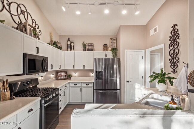 Building Photo - 10853 W Manzanita Dr