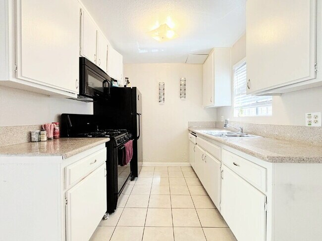Building Photo - 1343 W 36th St