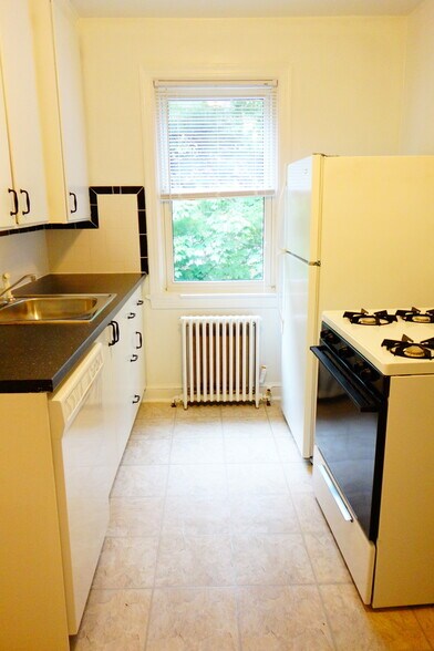 Building Photo - 8210 Greenwood Ave