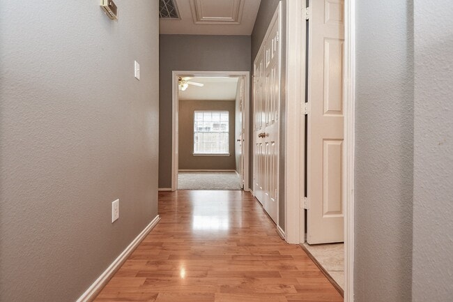 Building Photo - 4622 Forest Home Dr