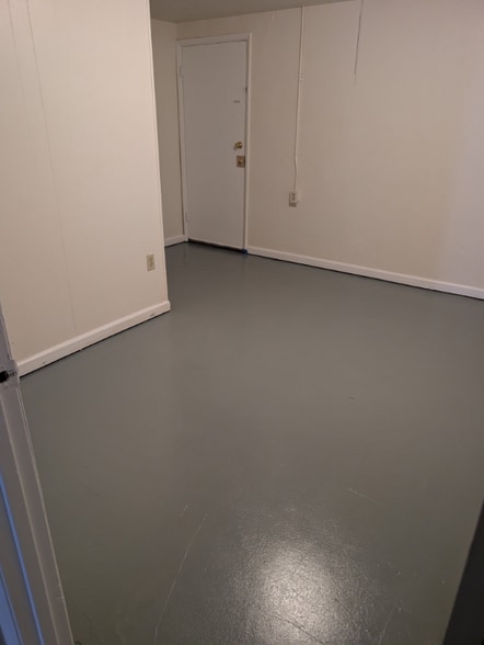 Building Photo - 6930 Silverton Ave