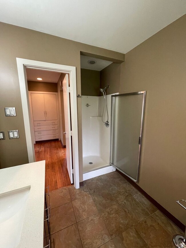 Building Photo - Updated Florence Park South Bungalow! 2 Be...