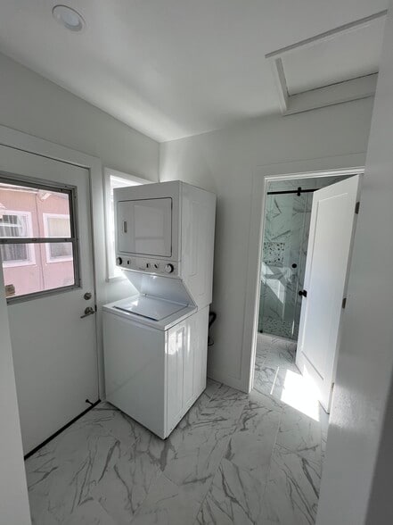 Building Photo - 428 N Glenwood Plz