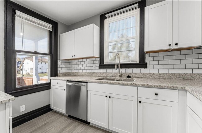 Kitchen, Dishwasher, Sink - 1291 N 6th St