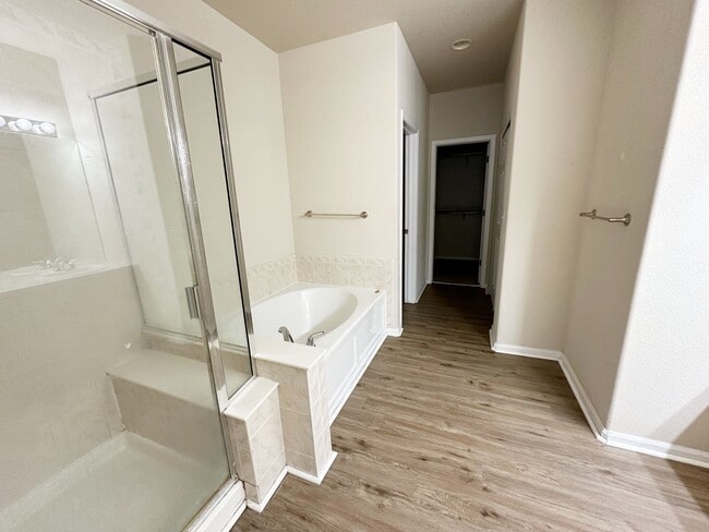 Building Photo - Bright, Spacious 2-Bedroom Home in Aurora with Room to Grow