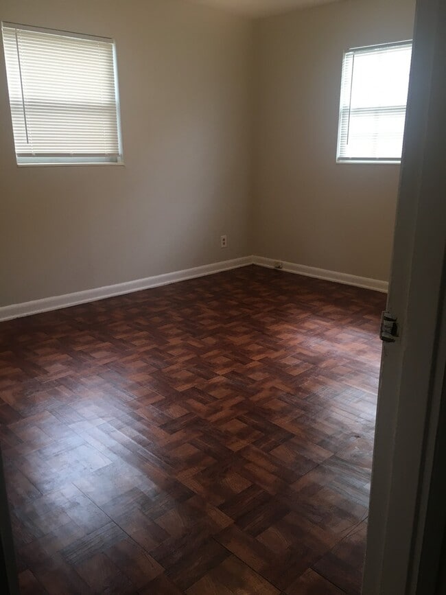 Building Photo - 3br 2 bath Cozy home