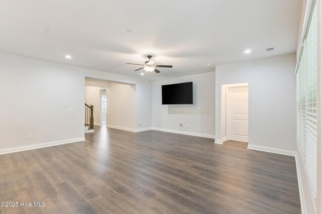 Building Photo - 570 Tullimore Ln