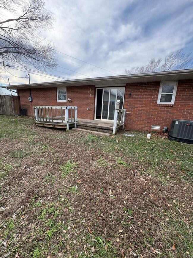 Building Photo - 1303 E Division St