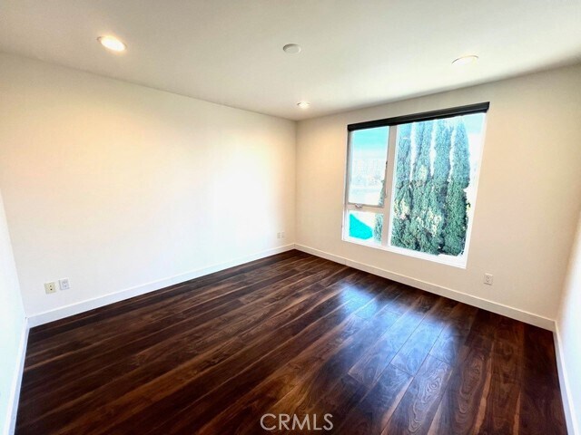 Building Photo - 6016 W Beachwood Ln