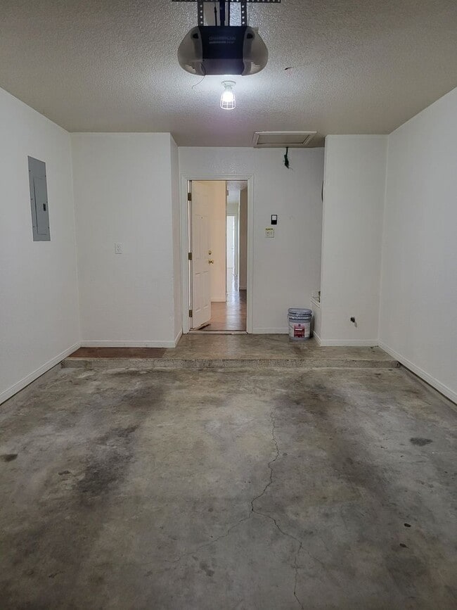 Building Photo - 3503 Dustin Ct