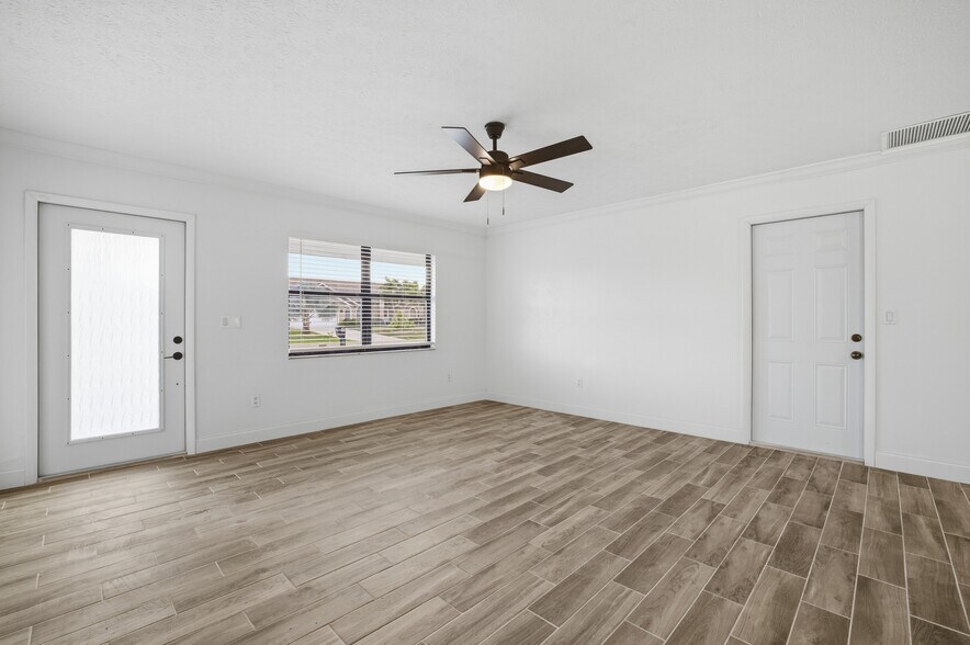 Building Photo - 1145 SW 44th Ter