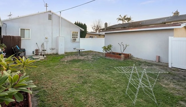 Building Photo - 4051 Howard Ave