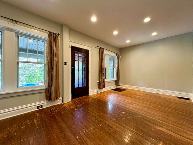 Building Photo - 6114 Columbia Ave