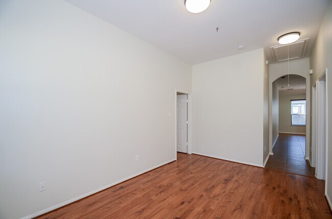 Building Photo - 12918 Hawthorne Shores Dr
