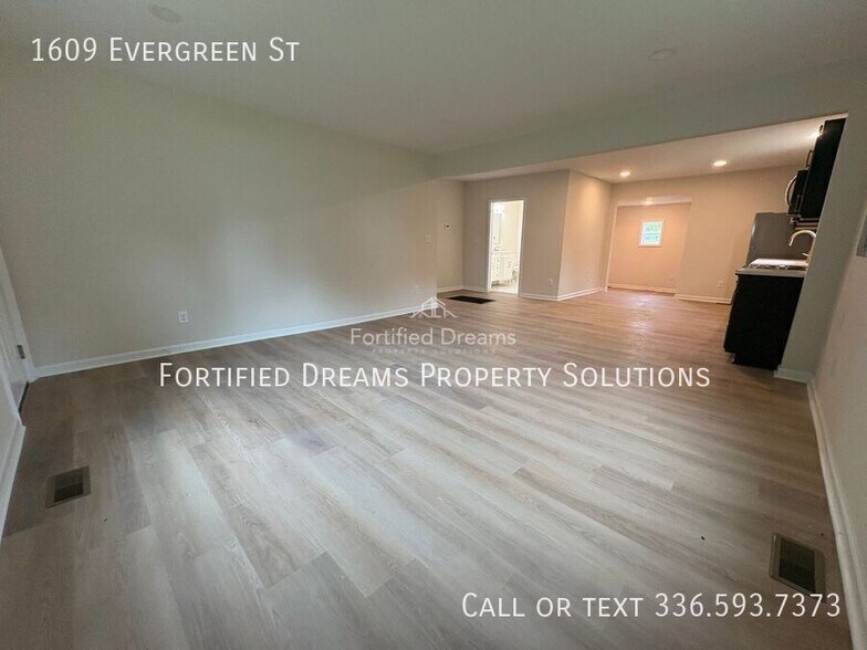 Building Photo - 1609 Evergreen St
