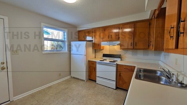 Building Photo - 1531 E Knollwood Cir