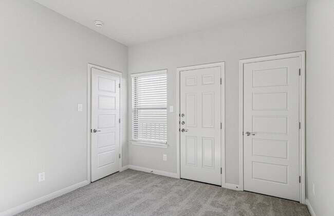 Building Photo - "Charming 3-Bedroom Duplex in San Antonio with Granite Elegance!"