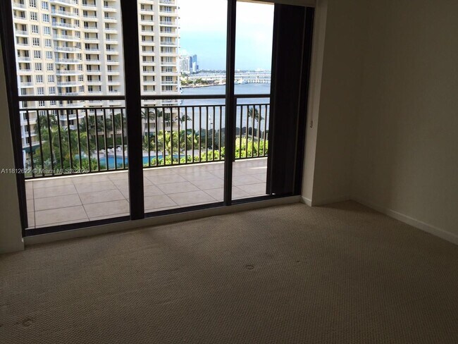 Building Photo - 540 Brickell Key Dr