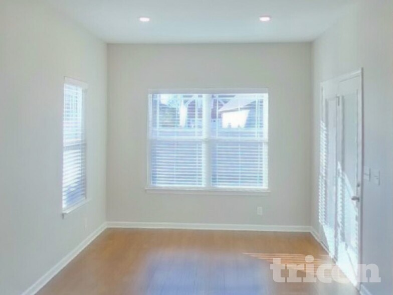 Building Photo - 2004 Kinsale Ave