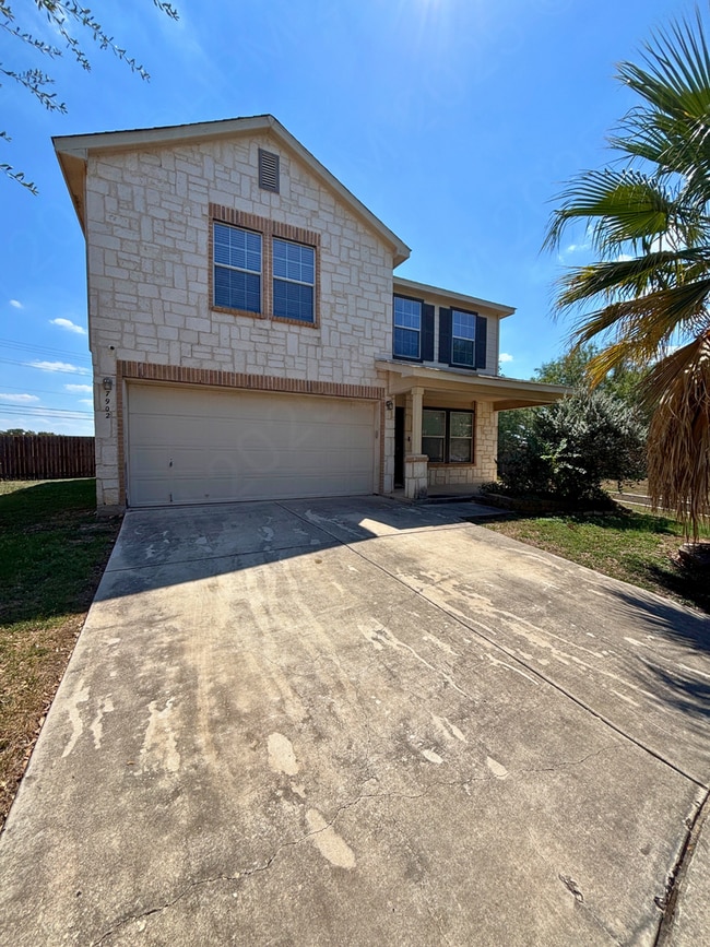 Building Photo - 7902 Oakwood Pines