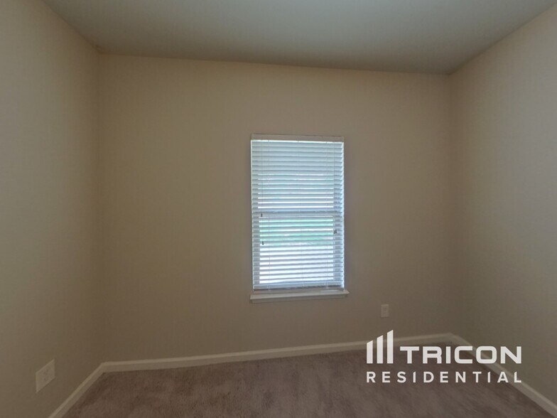 Building Photo - 2140 Dodson Woods Dr
