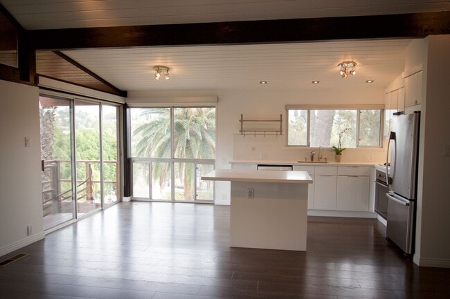 Building Photo - CALL TO BOOK!! Historic & Remodeled 2-Bedr...