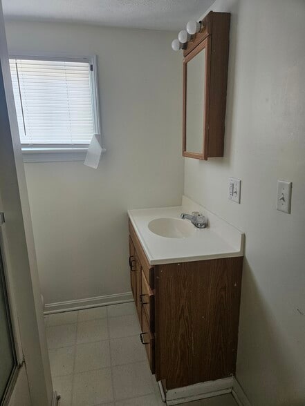 Bathroom - 9 1/2 3rd Ave