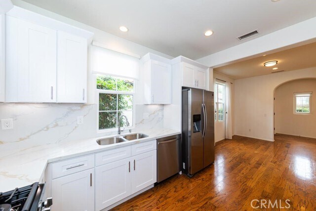 Building Photo - 72 Chantilly