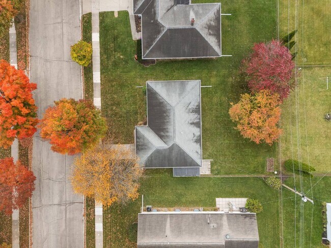 Building Photo - 1221 Kenwood St