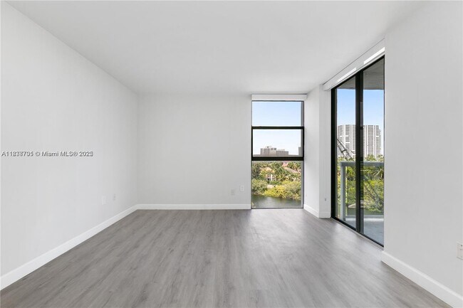Building Photo - 20505 E Country Club Dr